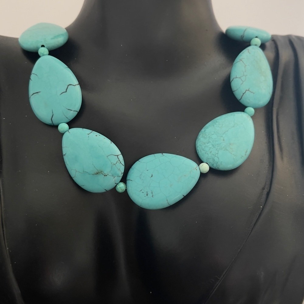 Synthetic turquoise silver tone necklace
